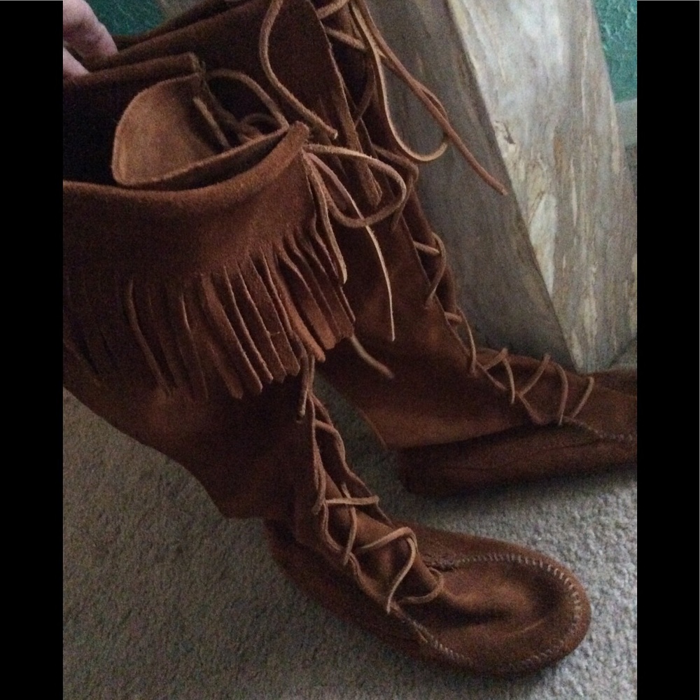 Minnetonka BNWOTSize 6 Knee hi Lace Up Moccasins! - Picture 4 of 7